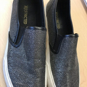 𝅺restricted flat shoes size 7 1/2 plat form